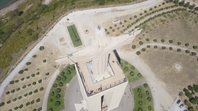 Portugal-Sommer-Tag-Lissabon-Stadt-Christkönig-berühmten-Denkmal-aerial-Panorama-4k