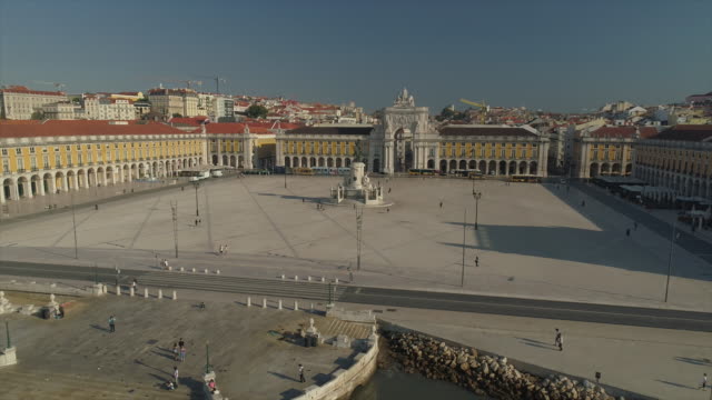 Portugal-sonnigen-Tag-Zeit-Lissabon-berühmten-triumphal-Bogen-quadratische-Antenne-Stadtpanorama-4k