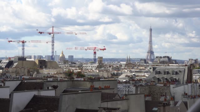 Der-Eiffelturm-Turm-und-Paris-Stadtansicht