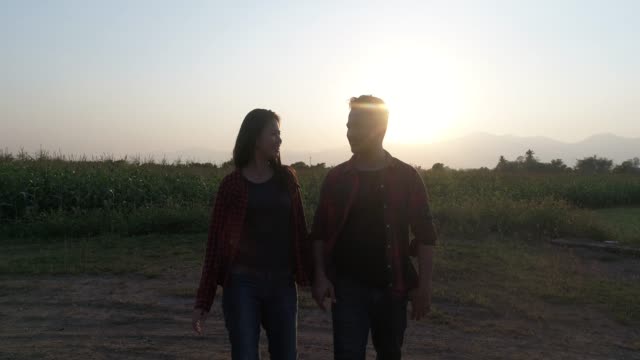 Young-couple-happy-walking-in-the-evening.