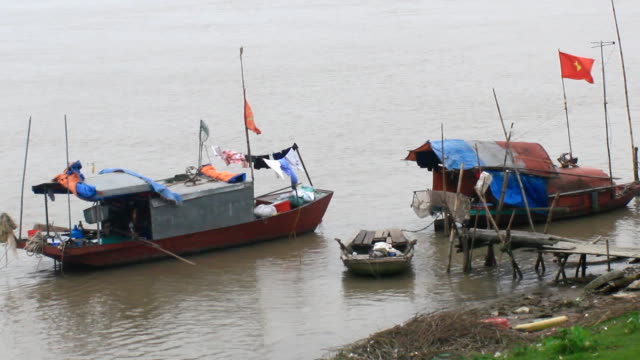 boat-on-the-river,-asia