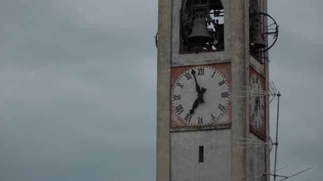 Clock-tower-with-clock-face-and-bell-in-old-Italy-city,-bad-weather.