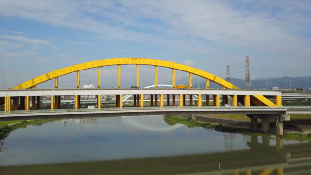 Taiwan-Taipei-Stadt-sonnigen-Tag-Verkehr-Fluss-Brücke-aerial-Panorama-4k