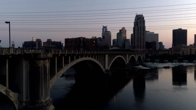 Minneapolis-Skyline---Luftaufnahmen-von-3rd-Avenue-Bridge