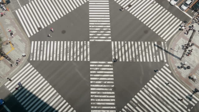 TimeLapse---paisaje-de-intersección-revuelto-en-Tokio-Sekiyabashi-en-Japón