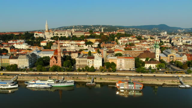 Antena-de-Danubio-Budapest-Hungría-Buda-Banco