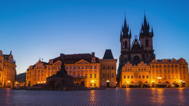 Nacht-zu-Tag-Zeitraffer-Video-der-Prager-Altstädter-Ring-im-tschechischen-Timelapse-4K