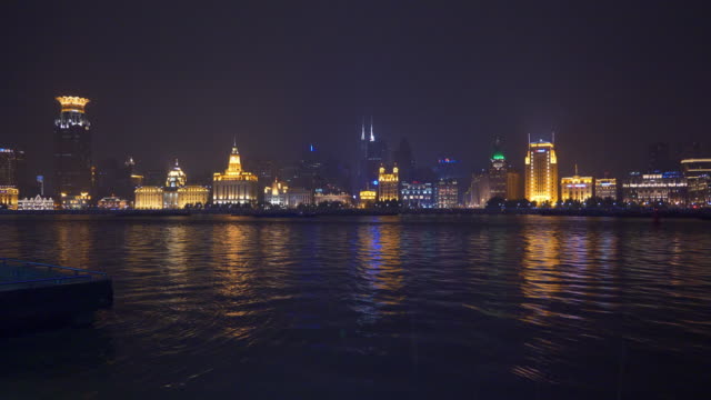 tiempo-de-noche-iluminado-shanghai-ciudad-río-Bahía-panorama-4k-china