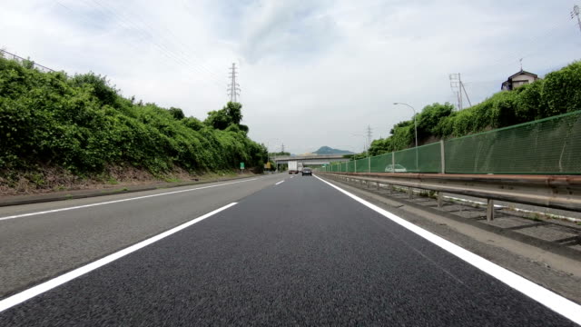 POV-des-Verkehrs-auf-der-Autobahn-in-Richtung-in-Tokio