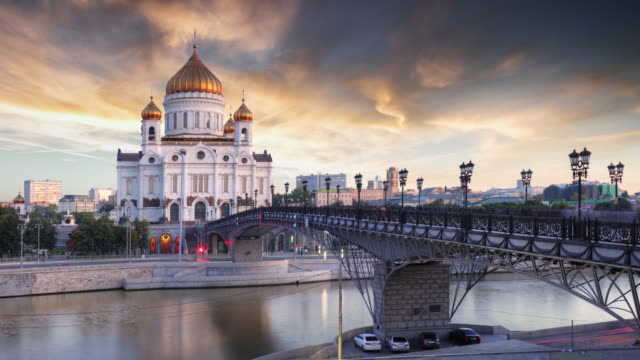 Moscow,-Russia---Sunset-view-of-Cathedral-of-Christ-the-Savior,-Time-lapse-4K
