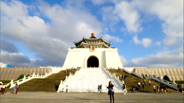 Paisaje-de-timelapse-de-nacional-Chiang-Kai-shek-Memorial-Hall,-Taiwán