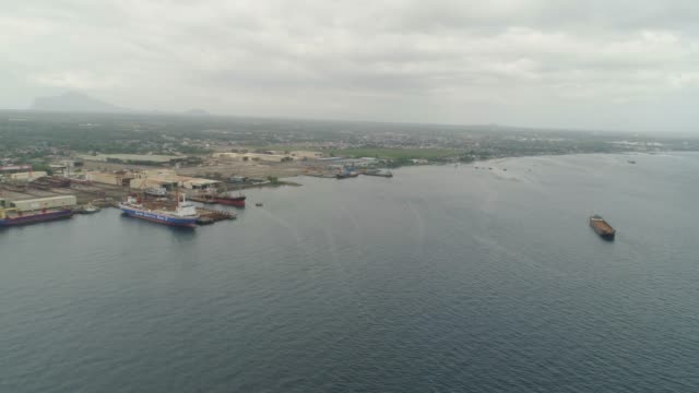 Cargo-ships-in-the-harbor.-Batangas,-Philippines
