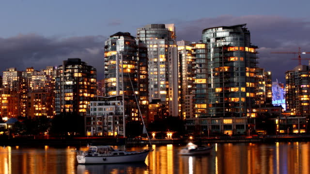 Day-to-night-timelapse-Vancouver,-British-Columbia