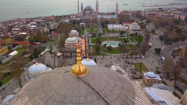 Drohne-Aufnahmen-von-Hagia-Sophia-und-blaue-Moschee