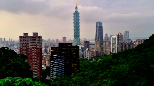 Edificios-horizonte-y-el-centro-de-ciudad-de-Taipei,-Taiwán