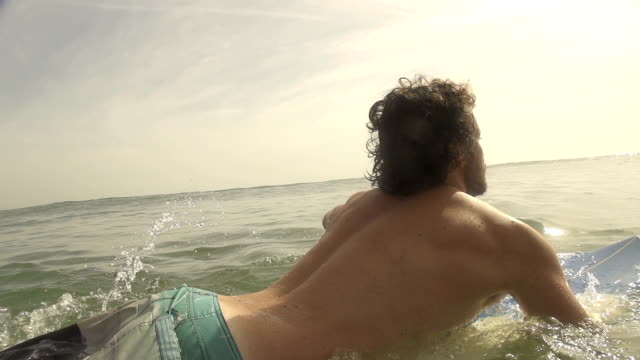 SLOW-MOTION:-Surfer-paddling-out