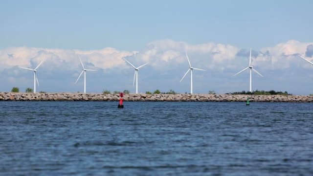 Wind-turbines-at-sea