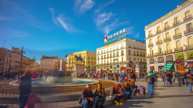 Madrid-sonniger-Tag-Placa-Puerto-del-Sol-–-Panoramaaufnahme-4-k-Zeitraffer-Spanien