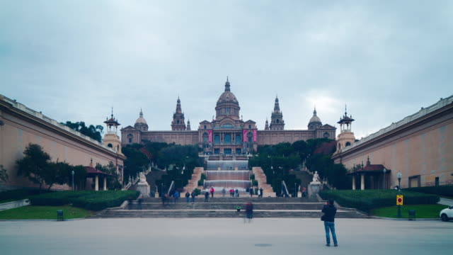 Luz-de-día-de-Barcelona-Palacio-Nacional-panorama-4-K-lapso-de-tiempo-de-España