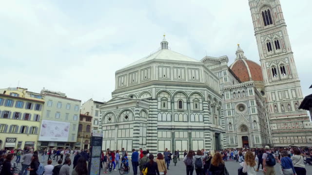 Una-vista-de-la-Basílica-de-Santa-María-del-Fiore-en-Florencia