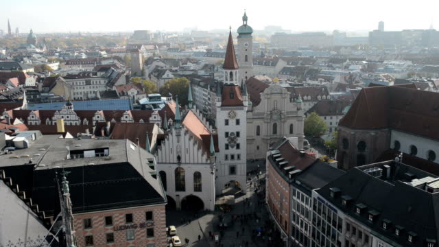 Munich-with-its-Alte-Rathaus-(old-town-hall)-and-church-Heiliggeist-next-to-Viktualienmarkt.