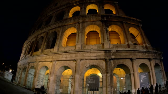 Kolosseum-von-Rom-bei-Nacht
