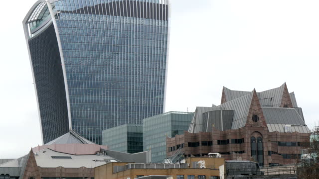 El-alto-y-enorme-edificio-nuevo-en-Londres
