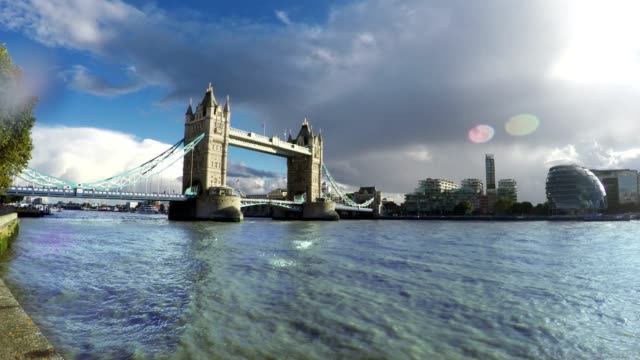 Tower-Bridge-and-Thames-River,-London,-Time-Lapse