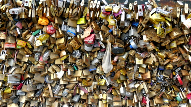 Thousands-of-padlocks-on-the-love-lock-bridge