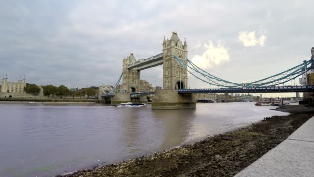 Puente-de-la-torre-y-el-río-Támesis,-Londres-Time-Lapse