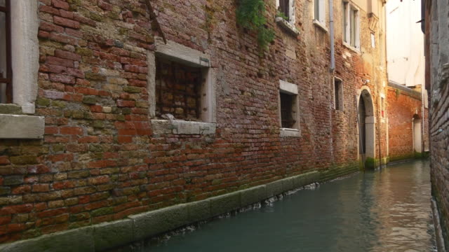 Italien-Venedig-Stadt-Tag-Zeit-Backsteinbau-Wand-Kanal-Panorama-4k