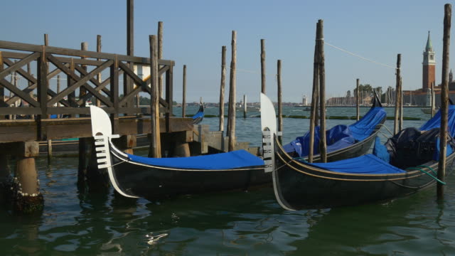 Italien-berühmten-Venedig-Stadt-Sonnenuntergang-Licht-San-Marko-Bucht-Gondelstation-4k