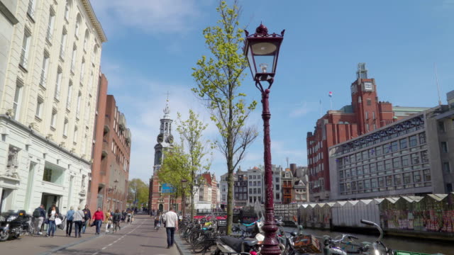 Blick-auf-die-Stadt-Scape-des-Amsterdam-und-des-großen-Kanals