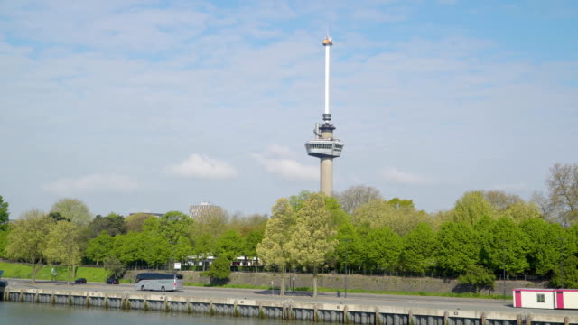 Die-Aussicht-auf-den-Turm-in-der-Stadt-Rotterdam