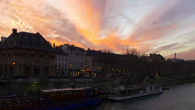 Frankreich-Sonnenuntergangszeit-sky-Paris-Seine-am-Flussufer-Stadtpanorama-4k