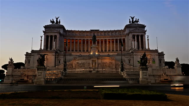 Secuencia-timelapse-de-Altare-della-Patria-y-Piazza-Venezia-en-Roma,-Italia