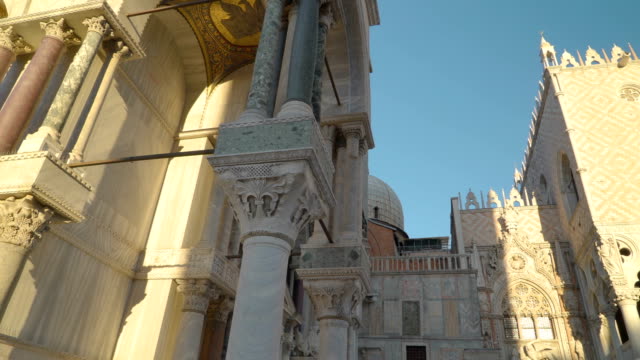 Die-große-Kirche-der-Basilica-di-San-Marco-in-Venedig