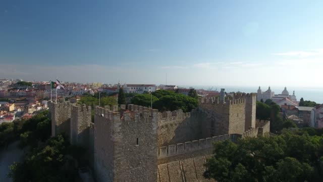 Luftbild-der-Burg-São-Jorge-in-Lissabon,-Portugal.