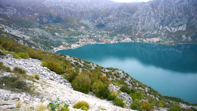 Montenegro,-Bahía-de-Kotor.-Vista-desde-la-alta-montaña-sobre-Risan
