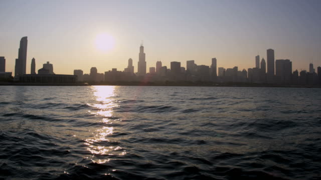 Lake-Michigan-Skyscrapers-Downtown-Chicago-at-sunset-America