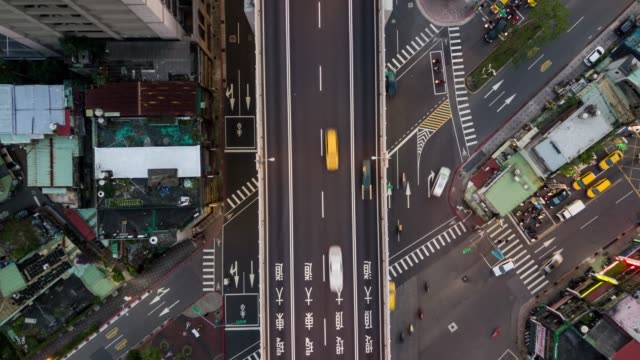 Tag-Licht-Taipei-Stadt-Straße-Verkehrsknotenpunkt-Antenne-nach-unten-Ansicht-4k-Zeitraffer-taiwan