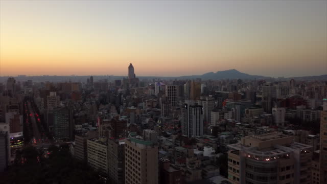 Taiwan-Sonnenuntergang-Himmel-Taipei-Stadt-Luftbild-Panorama-4k