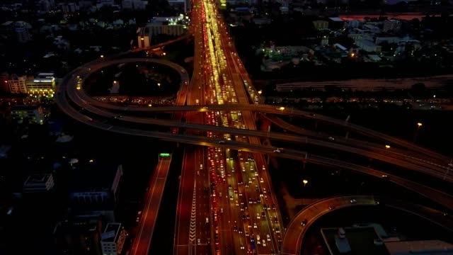 look-down-to-traffic-in-highway-at-night,-4k-video