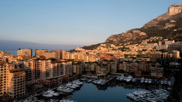 Lapso-de-tiempo-de-Mónaco-Monte-Carlo-4K,-ciudad-horizonte-timelapse-en-el-puerto-de-Ville