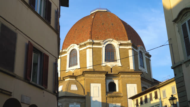 Florence,-Tuscany,-Italy.-View-of-the-cupola-of-the-Medici-Chapel-close-up