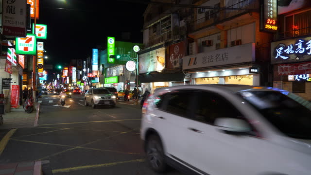 Nachtzeit-beleuchtete-Taipei-Stadtstraße-Panorama-4k-taiwan