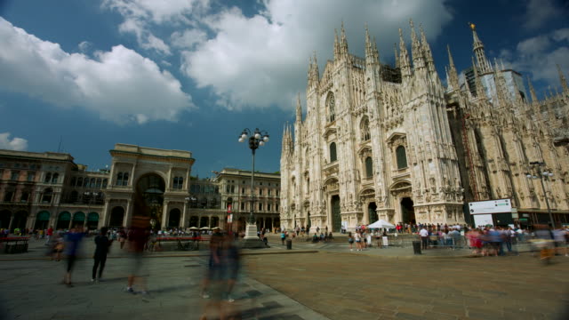 Plaza-Del-Duomo