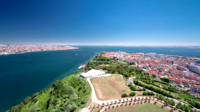 Lisboa-sobre-el-río-Tajo-Banco-central-Portugal,-timelapse
