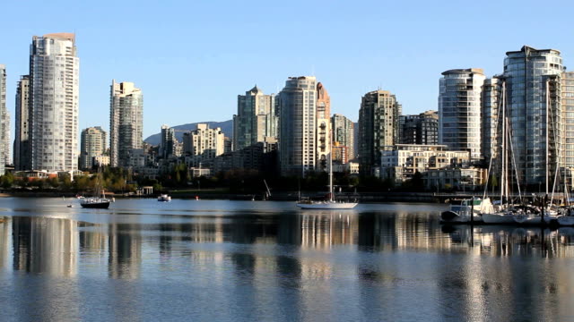 Vancouver-por-la-mañana,-falso-Creek,-Yaletown