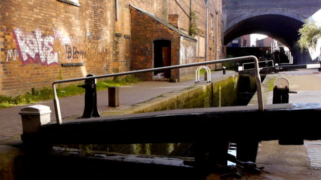 Lock-Gate---Birmingham-and-Fazeley-Canal